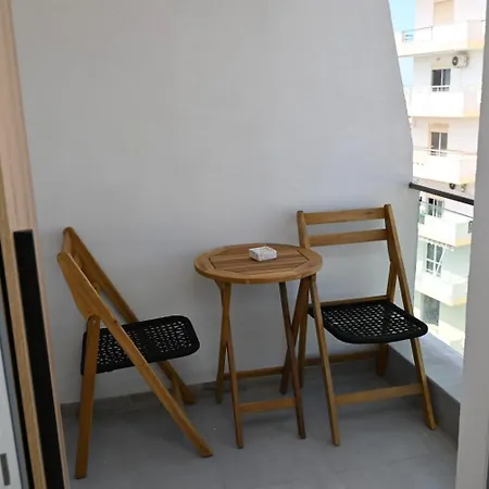 Apartamento Loft A 150 M Dal Mare Con Aria Condizionata Wi-fi E Parcheggio In Strada